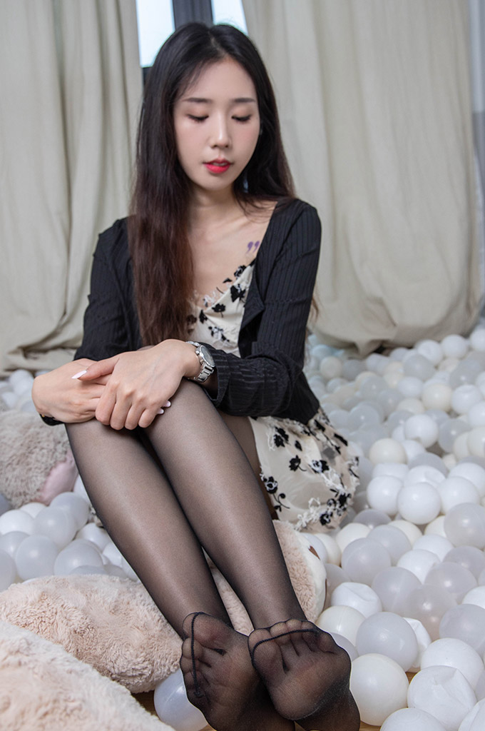 B012-居家黑丝-爱丝时刻