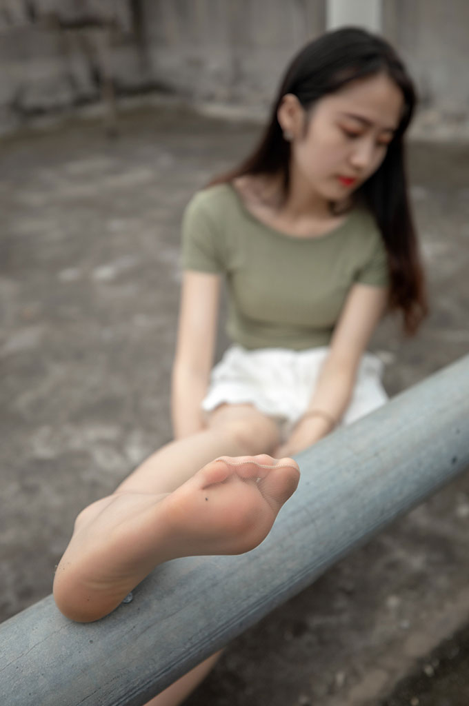 图片[2]-B028-侧颜超美的小姐姐-爱丝时刻