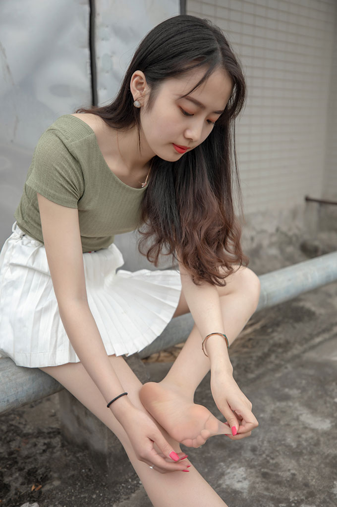 图片[4]-B028-侧颜超美的小姐姐-爱丝时刻