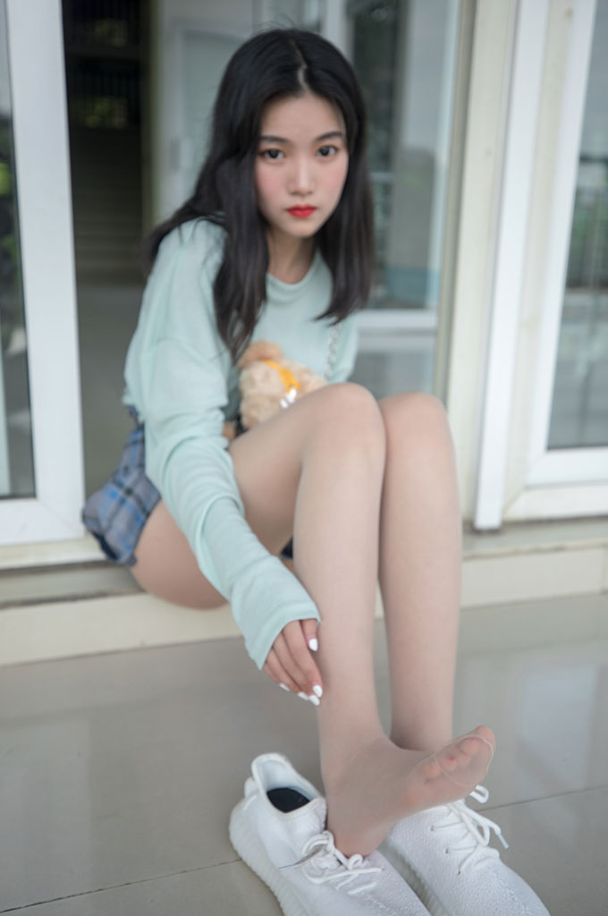 图片[2]-B069-小白鞋的丝袜-爱丝时刻