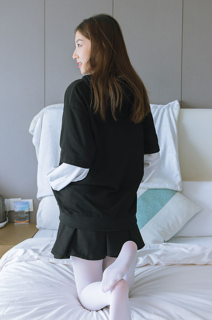 图片[5]-W044-黑色运动鞋、厚白丝-爱丝时刻