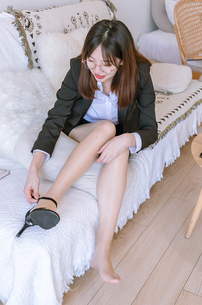 图片[4]-W082-高跟鞋、油亮肉丝（脚尖透明款）、ol制服-爱丝时刻