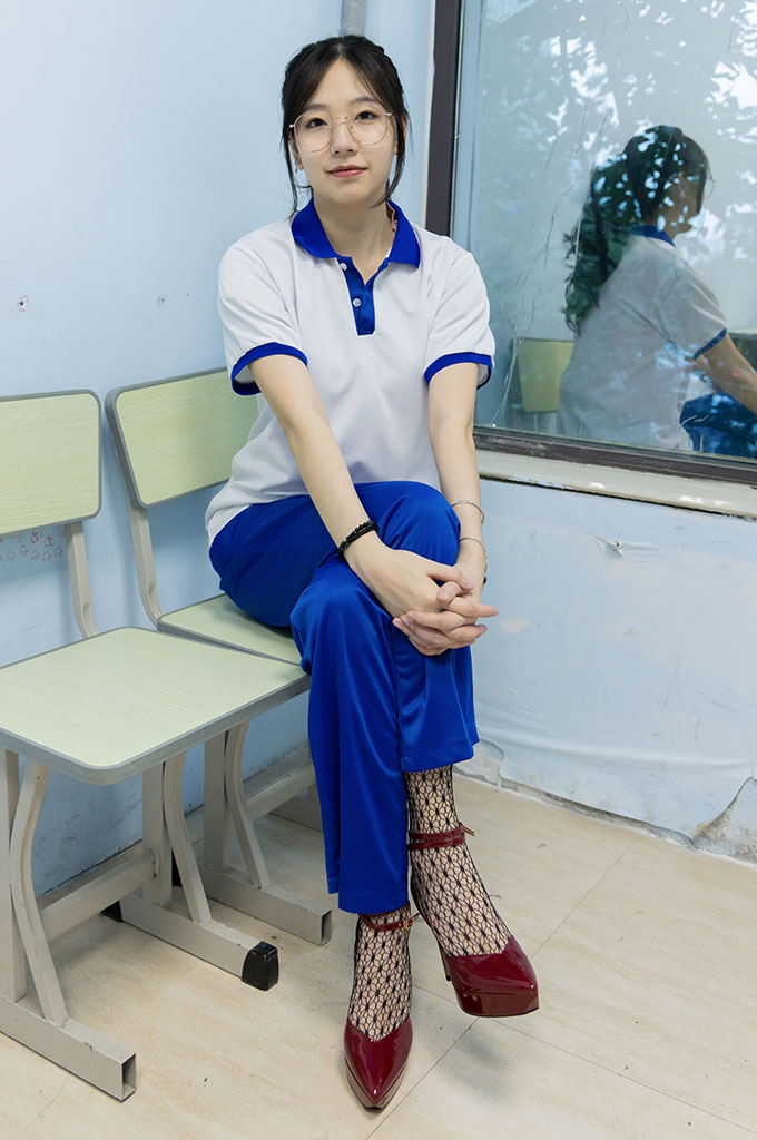 图片[2]-W146-高跟鞋、黑色蕾丝网袜、校服裤里丝-爱丝时刻