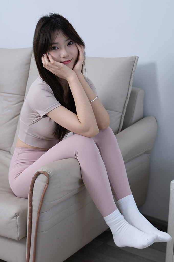 图片[2]-W151-瑜伽裤、运动鞋、白棉袜-爱丝时刻