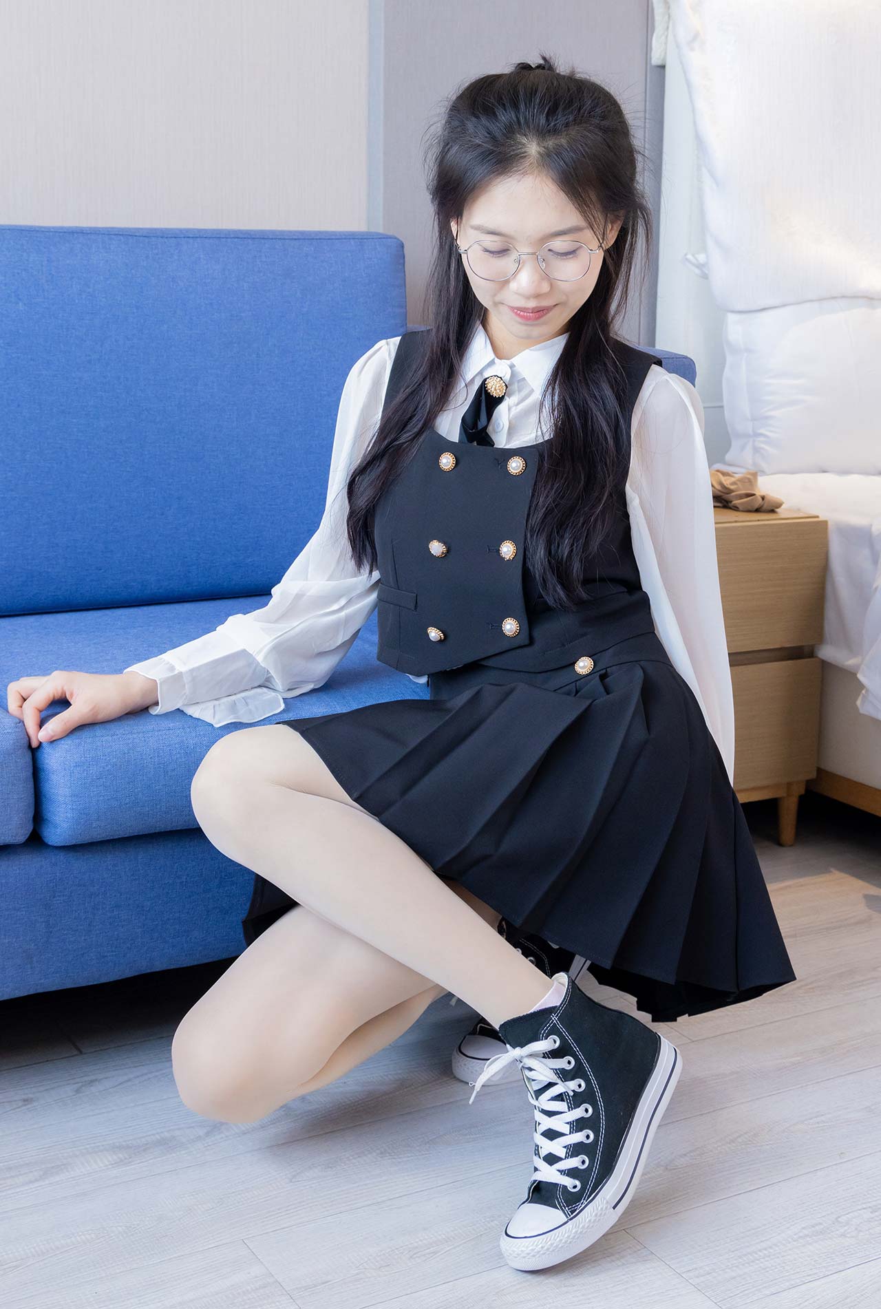 图片[1]-W166-高跟鞋、板鞋、黑棉袜、粉棉袜、油亮肉丝-爱丝时刻