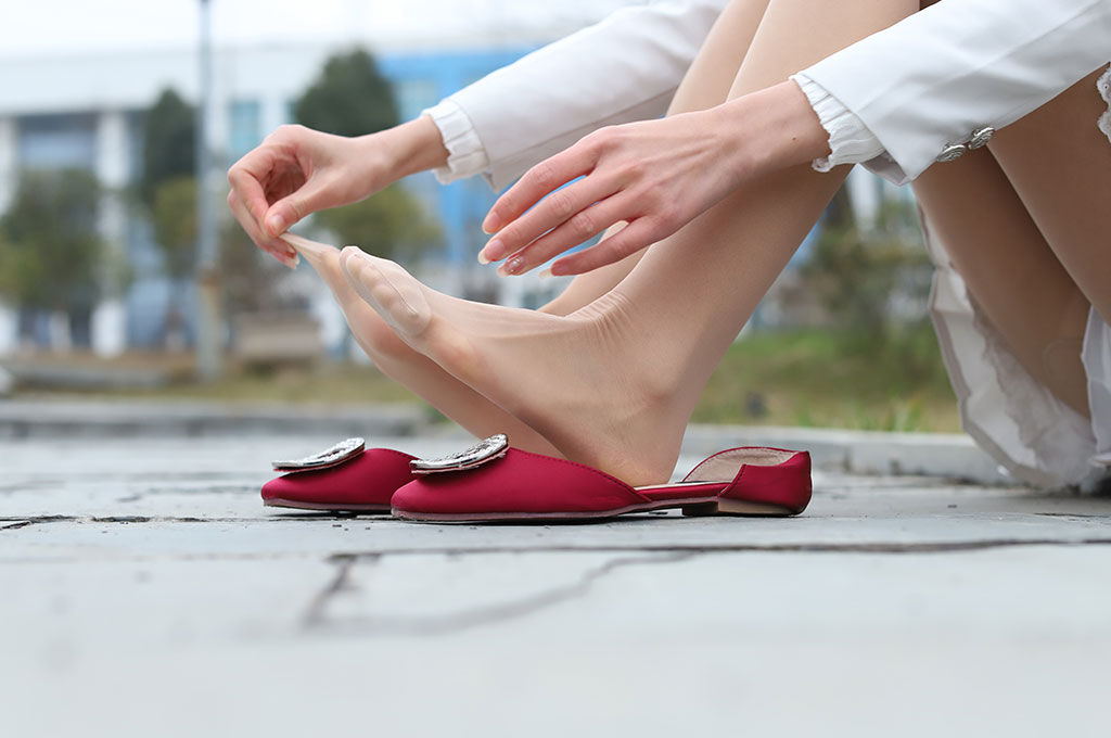 图片[4]-D029-户外的美足肉丝-爱丝时刻