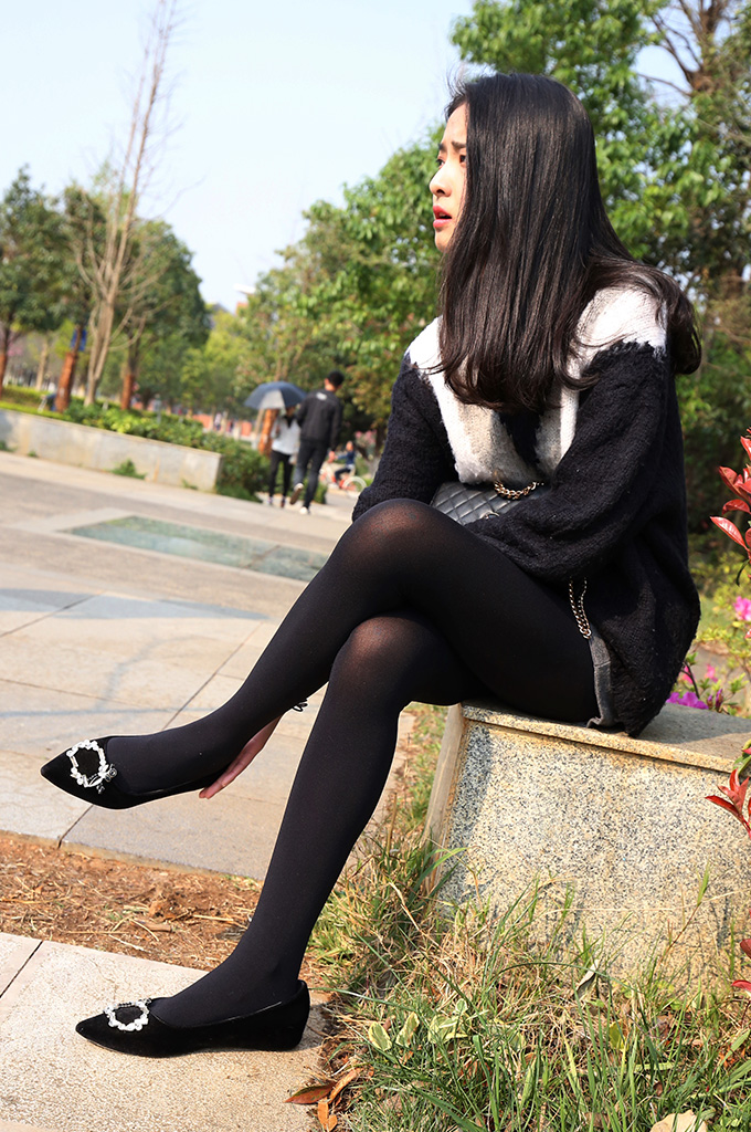 图片[1]-D032-穿厚黑丝的学姐1-爱丝时刻