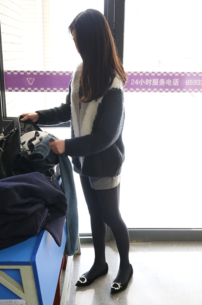 图片[3]-D033-穿厚黑丝的学姐2-爱丝时刻