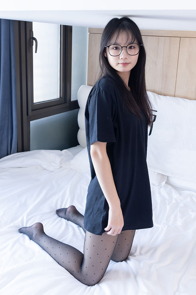 图片[2]-W176-板鞋、白棉袜、波点黑丝-爱丝时刻