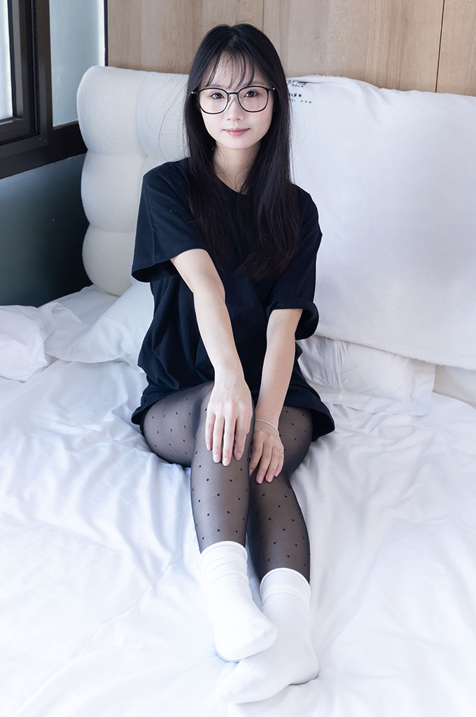 图片[3]-W176-板鞋、白棉袜、波点黑丝-爱丝时刻