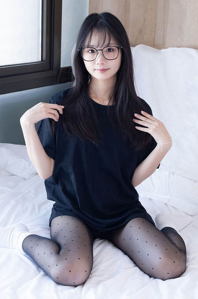 图片[4]-W176-板鞋、白棉袜、波点黑丝-爱丝时刻